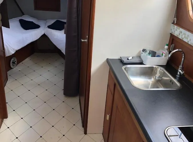 La Vedette Hollandaise Botel