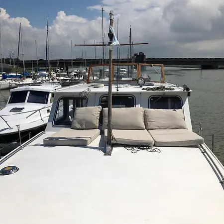 La Vedette Hollandaise Botel *