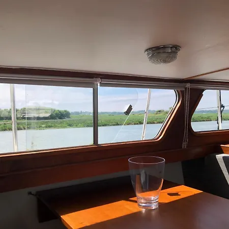 Botel La Vedette Hollandaise *