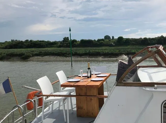 La Vedette Hollandaise Botel *