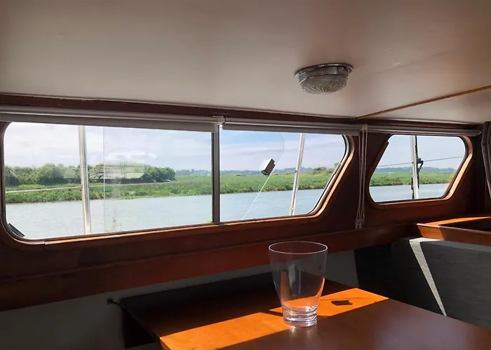 Botel La Vedette Hollandaise *