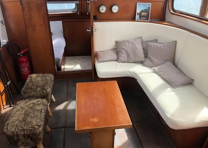 La Vedette Hollandaise Botel